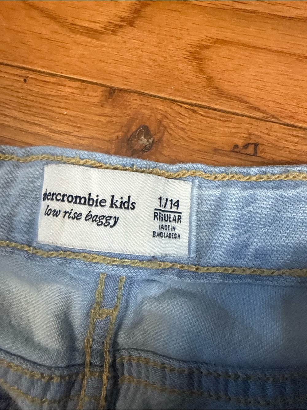 Abercrombie Kids Girls Low Rise Baggy Bow Embroidered Jeans - Picture 5 of 8